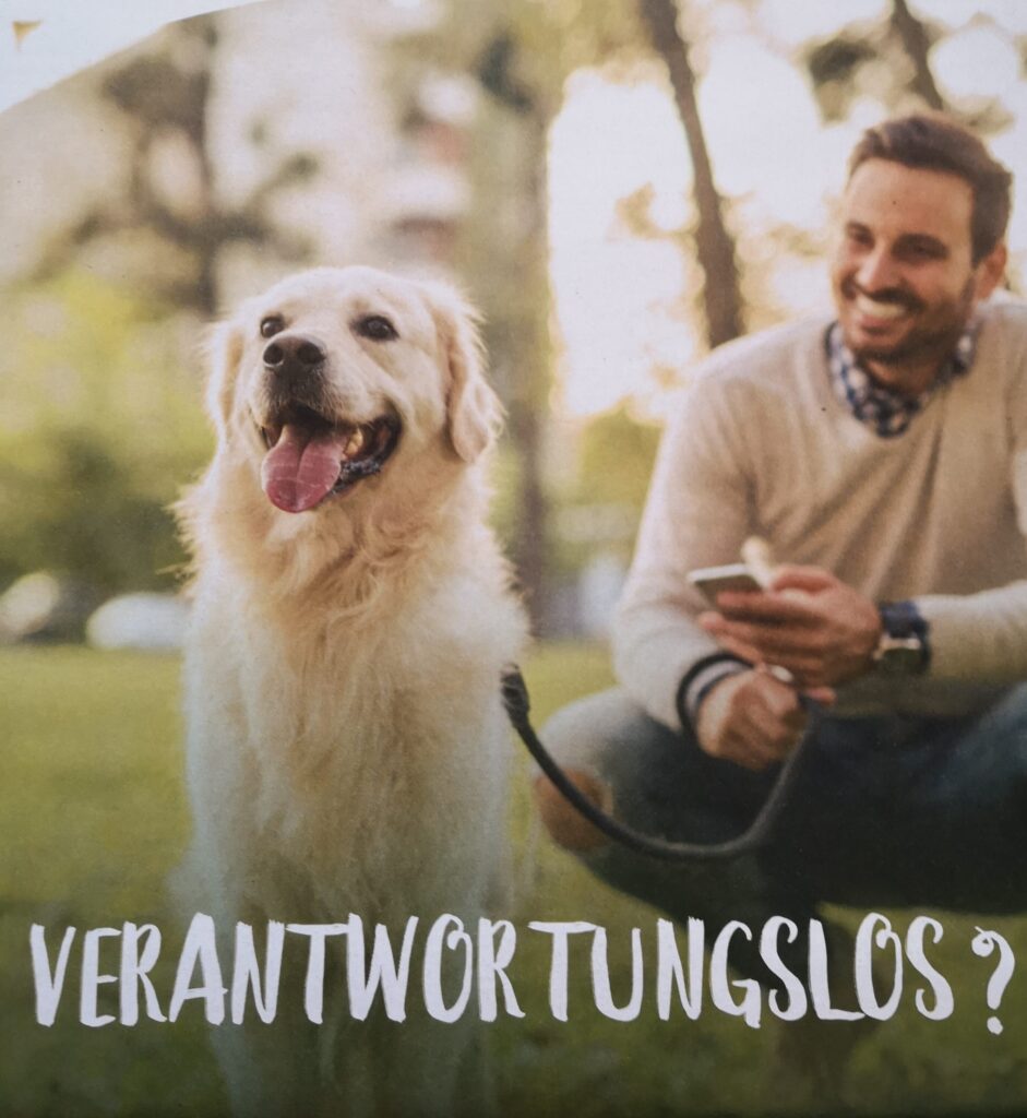 Junger Mann mit Hund